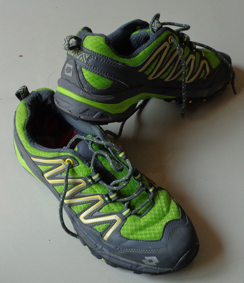 รองเท้า LOTTO แบรนด์ดังของแท้ครับ เบอร์42  running+excercise sport คาดแถบสีสวยเด่น