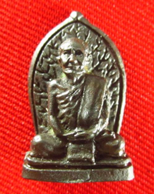 รูปหล่อเสมาหลวงปู่แหวน ปี 17