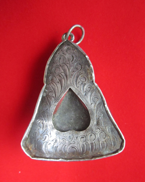 พระนางกรุวัดเหนือ เนื้อชินสนิมแดง