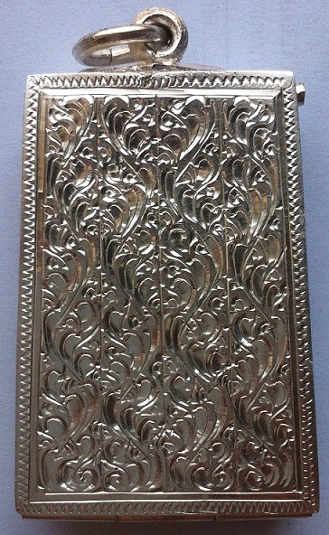 ตลับสมเด็จ สั่งตัดมือหนึ่ง สวยๆทำจากเงิน95% ใบใหญ่หมุดแข็งแร ง น้ำหนัก 32.3กรัม..