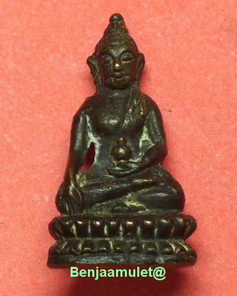 พระชัยวัฒน์รุ่นแรก หลวงพ่อแช่ม วัดดอนยายหอม จ.นครปฐม ปี.2526 เนื้อโลหะผสม สร้าง 1000 องค์