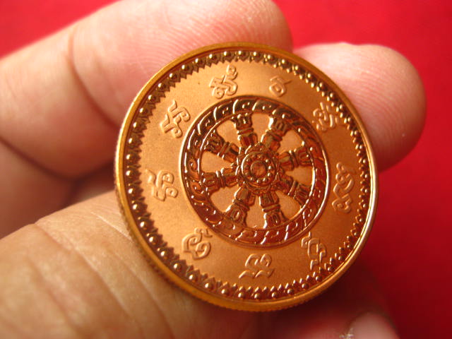 เหรียญพระพุทธโสธร วัดโสธรวรวิหาร ฉะเชิงเทรา รุ่นนานาชาติ รุ่นแรก ปี 2537 บล็อกนอก