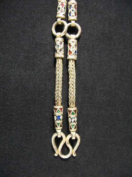 2,500.- สร้อยเงินแท้ ๆ มือ 2 ใส่พระได้ 3 องค์ เส้นใหญ่ ๆ หนักประมาณ 5 บาท