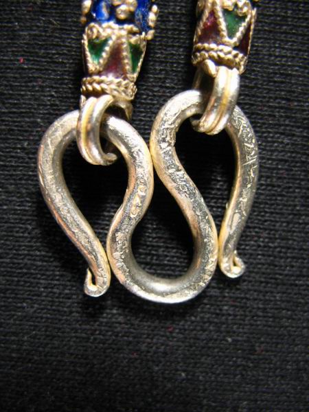 2,500.- สร้อยเงินแท้ ๆ มือ 2 ใส่พระได้ 3 องค์ เส้นใหญ่ ๆ หนักประมาณ 5 บาท