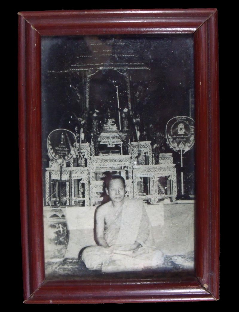 รูปถ่ายขาวดำ ขนาด 6x4 หลวงพ่อหน่าย วัดบ้านแจ้ง พ.ศ 2500 สวยเก่ามีจารด้านหลังครับ