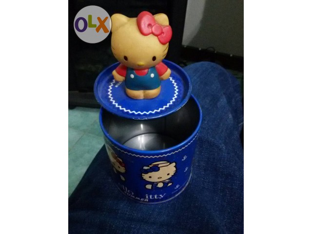 งานนอกเก่าสิบกว่าปีครับ กระป๋องโลหะพร้อมตัว Kitty ลิขสิทธิ์แท้บนกระป๋อง