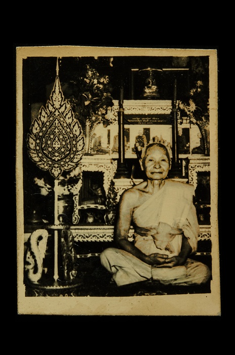  ภาพถ่ายพัดยศ หลวงปู่เพิ่ม ห้องภาพสุกัญญา ปี 15