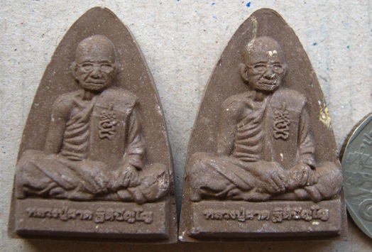 2องค์ พระผงเตารีด หลวงปู่ผาด วัดบ้านกรวด จ บุรีรัมย์ รุ่นฉลองอายุ103 ปี