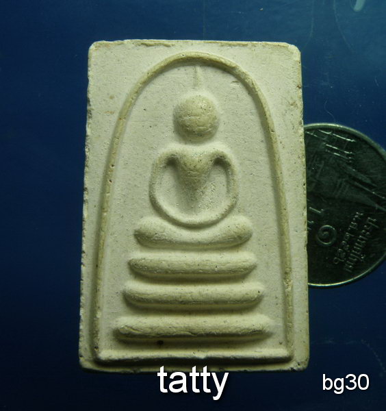 20 พระสมเด็จหลังรูปเหมือน หลวงพ่อนัน ไม่ทราบที่ (หากูเกิ้ลจนเหนื่อยไม่เจอครับ)