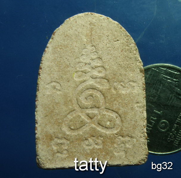 20 พระซุ้มกอทรงเครื่อง เนื้อผง หลังยันต์ใบพัด ไม่ทราบเกจิ