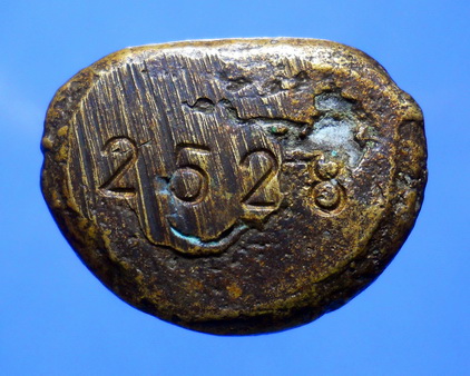 รูปหล่อหลวงพ่อเงิน รุ่นปืนแตก พิมพ์นิยม ปี 28 องค์นี้มีตอก พ.ศ.ใต้ฐาน