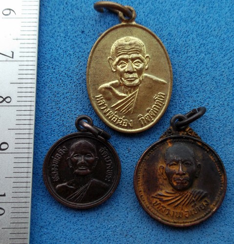 วัดใจเริ่ม 10 บาท กับ เหรียญพระเกจิ 3 เหรียญ .....AM134