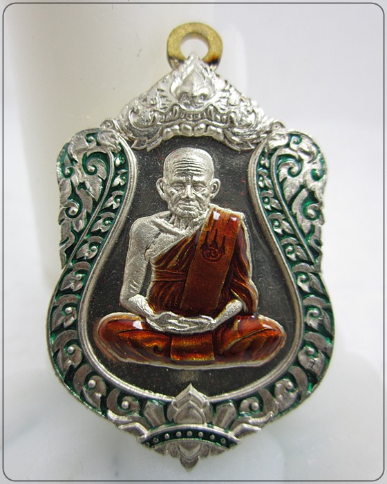 หลวงพ่อเงิน วัดบางคลาน รุ่น ฉลองเลื่อนสมณศักดิ์ 111 ปี เนื้ออัลปาก้า ลงยาเขียว (หมายเลข 315)