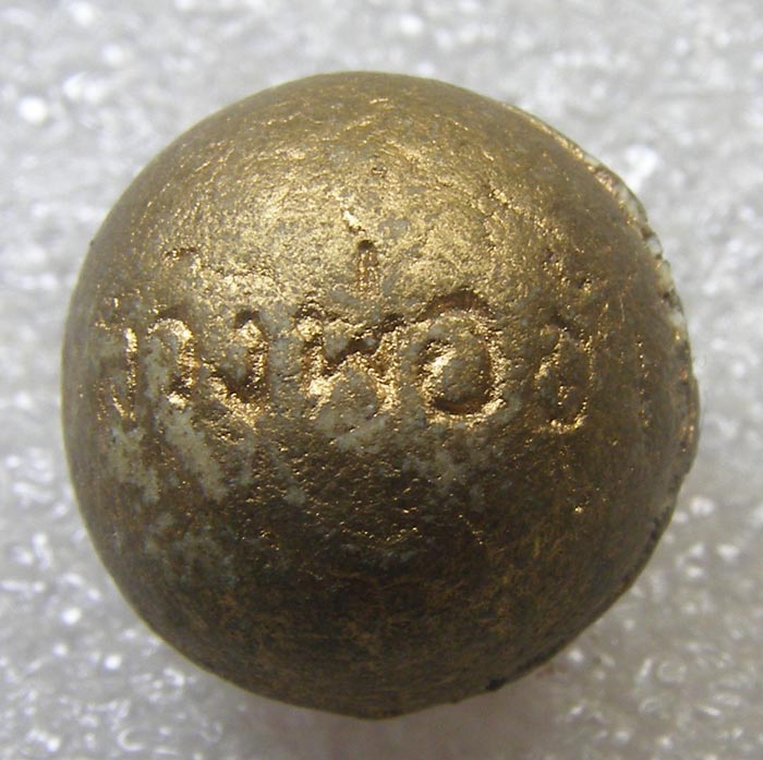 ลูกอม หลวงพ่ออุ้น วัดตาลกง จ.เพชรบุรี ปี2548 เนื้อผง สีบรอนทอง