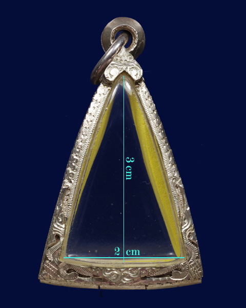 ตลับเงินสองหน้า แกะลายยกซุ้ม สำหรับพระเนื้อดิน/ผง & เหรียญหล่อ/ปั๊ม รูป 3 เหลี่ยม 