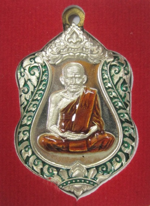 เสมาหลวงพ่อเงิน รุ่น เลื่อนสมณศักดิ์ 111 ปี เนื้อ อัลปาก้าลงยา กนกสีเขียว เลข 115