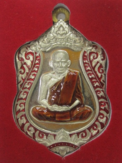 เสมาหลวงพ่อเงิน รุ่น เลื่อนสมณศักดิ์ 111 ปี เนื้อ อัลปาก้าลงยา กนกสีแดง เลข 1102