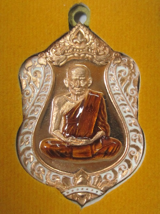 เสมาหลวงพ่อเงิน รุ่น เลื่อนสมณศักดิ์ 111 ปี เนื้อ ทองแดงลงยา กนกสีขาว เลข 2738
