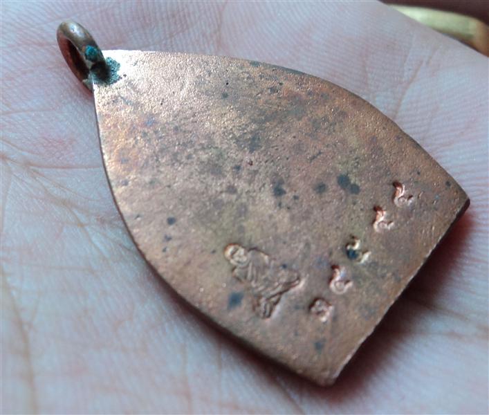 แรงส์ขยับอย่างต่อเนื่อง....เหรียญหล่อเจ้าสัว 3 ปี 2555 วัดกลางบางแก้ว เนื้อทองแดง พร้อมกล่องเดิมๆ 