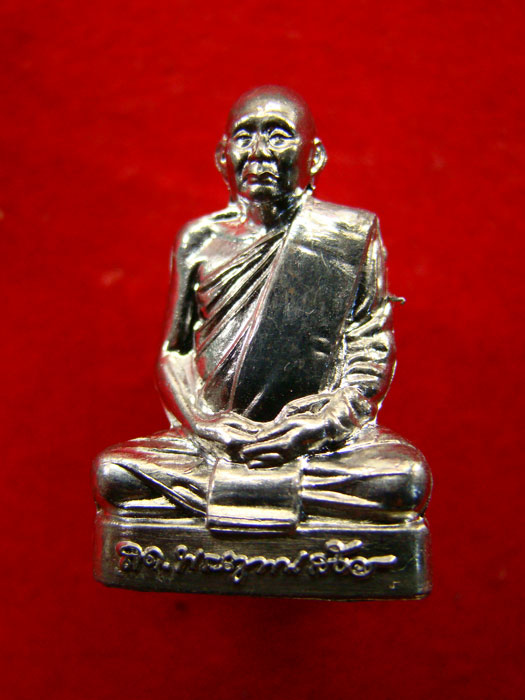 พระรูปเหมือนปั๊มรุ่นแรก  เนื้อตะกั่วปัดเงาสมเด็จพระสังฆราชสังฆปรินายก ชุดแจกกรรมการ