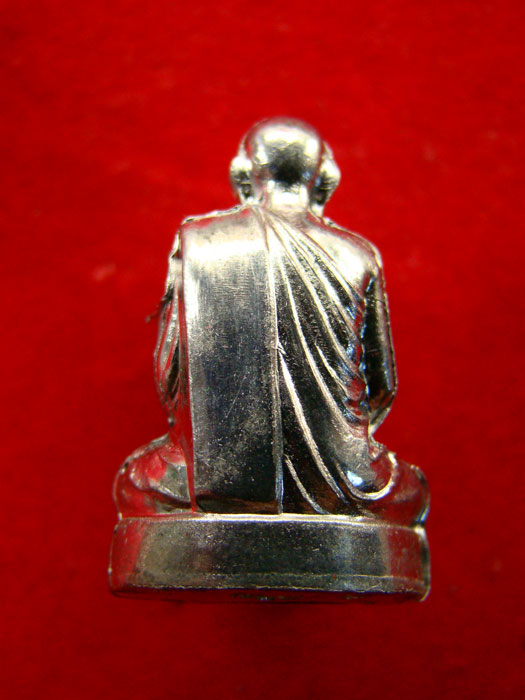 พระรูปเหมือนปั๊มรุ่นแรก  เนื้อตะกั่วปัดเงาสมเด็จพระสังฆราชสังฆปรินายก ชุดแจกกรรมการ