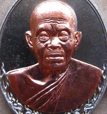 เหรียญครึ่งองค์ หลวงพ่อคูณ วัดบ้านไร่ รุ่นเมตตามหาบารมี เนื้ออัลปาก้าหน้ากากทองแดง (แยกจากชุดกรรมการ