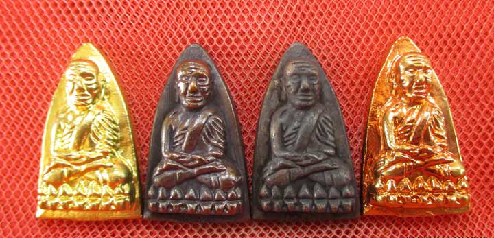 หลวงปู่ทวด พิมพ์เตารีดใหญ่ 4 องค์ เนื้อเปียกทอง เนื้อนวะ เนื้อผิวไฟ เนื้อสตางค์เเดง วัดในหาน อ.นอง อ