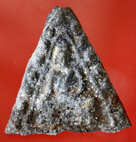 พระเนื้อชินพิมพ์สามเหลี่ยมสองหน้า