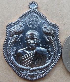 เหรียญมังกรคู่ หลวงพ่อคูณ เนื้อทองแดงรมดำ รุ่นสมปรารถนา สร้าง 2999 เหรียญ หมายเลข1893