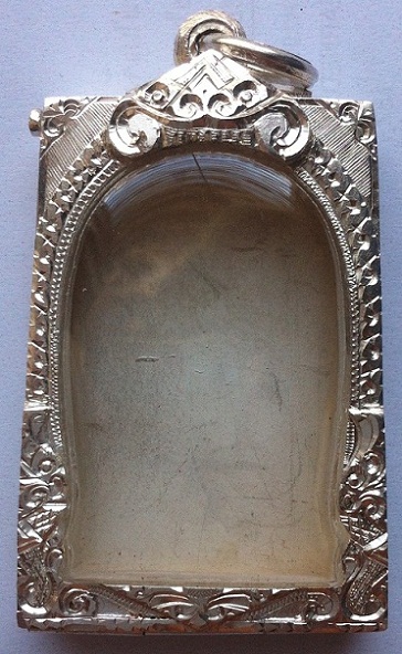 ตลับสมเด็จ สั่งตัดมือหนึ่ง สวยๆทำจากเงิน95% ใบใหญ่หนา..หมุดแข็งแรง..