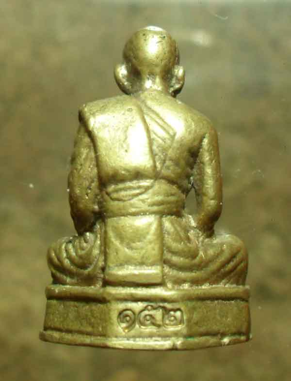 รูปเหมือนหลวงพ่อยอด  วัดหนองจิก  ชัยนาท  มีจาร ตอกเลขกำกับ