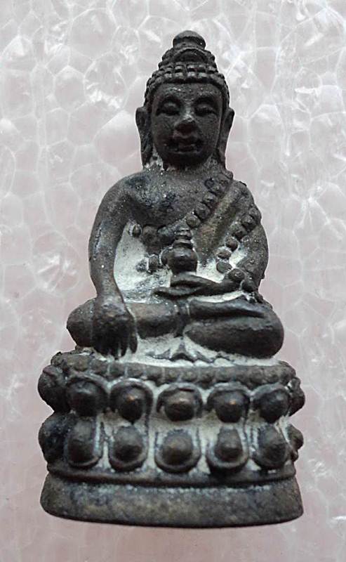 1 ใน 299 องค์ พระชัยวัฒน์รุ่นปฐวีธาตุ(ชนวนนวะ) หลวงปู่คำพันธ์ โฆสปัญโญ วัดธาตุมหาชัย จ.นครพนมเลข 226