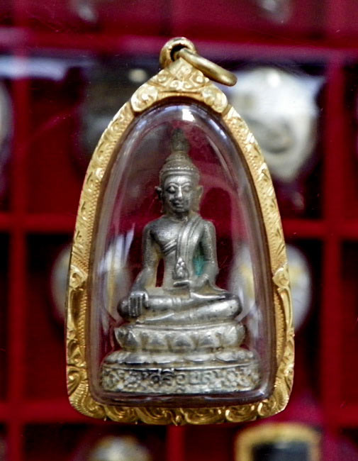 พระกริ่งศรีอุบล เนื้อเงิน พระชั้นยอด พิธีชั้นเยี่ยม แห่งเมืองนักปราญ พร้อมเลี่ยมทอง