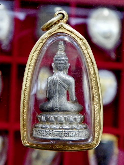 พระกริ่งศรีอุบล เนื้อเงิน พระชั้นยอด พิธีชั้นเยี่ยม แห่งเมืองนักปราญ พร้อมเลี่ยมทอง