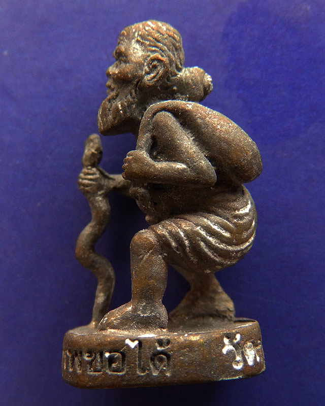 4.พ่อปู่ชูชกเทพขอได้ รุ่นแรก หลวงปู่คำบุ วัดกุดชมภู พ.ศ. 2553 ยิงโค๊ด-เลข พร้อมกล่องเดิม