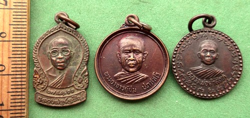 วัดใจเริ่ม 10 บาท กับ เหรียญหลวงพ่อเจริญ อาจารย์ชม หลวงพ่อคำสิงห์ ..AP670