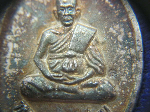 เหรียญหล่อรุ่นแรก หลวงพ่อแย้ม วัดตะเคียน ปี2539 เนื้อเงิน ตอกโค๊ตนะ สภาพสวยเดิมพร้อมกล่องเดิม