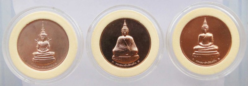 ชุดเหรียญพระแก้วมรกต กรมธนารักษ์จัดสร้าง เฉลิมพระเกียรติ 75 พรรษา รวม 3 เหรียญ