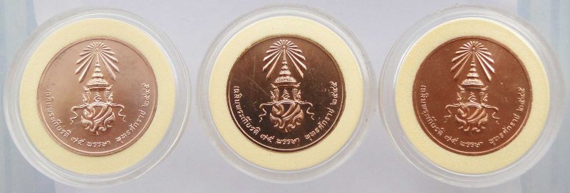 ชุดเหรียญพระแก้วมรกต กรมธนารักษ์จัดสร้าง เฉลิมพระเกียรติ 75 พรรษา รวม 3 เหรียญ