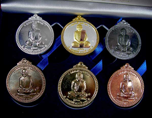 เหรียญหลวงพ่อขันตี ญาณวโร รุ่นพิเศษ 2 ( ชุดกรรมการ )