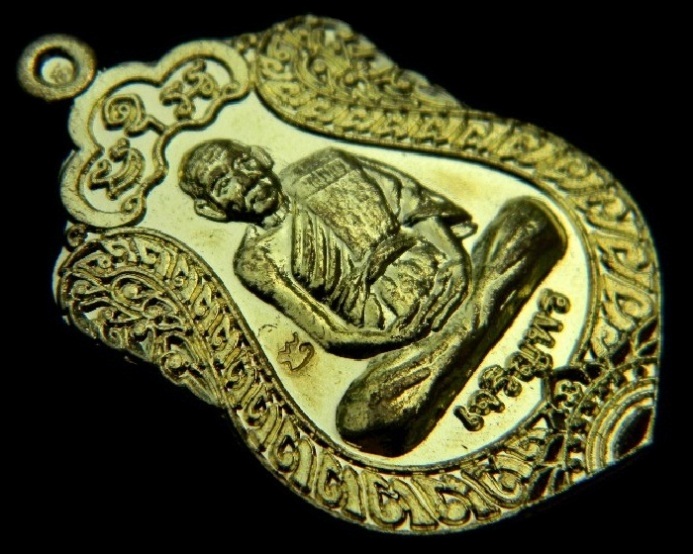 เหรียญเจริญพรล่าง ปี2552 หลวงปู่เจือ วัดกลางบางแก้ว ( เนื้อฝาบาตร ) หมายเลข ๓๒๖๗ พร้อมกล่องเดิม