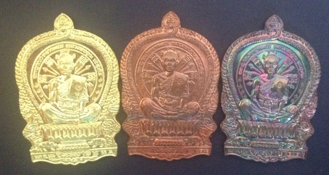 เหรียญหลวงพ่อคูณ นั่งพานชนะมาร 2(วัดสร้าง) ฝาบาตร + มันปู + ผิวไฟ 9 รอบทุกเหรียญ ราคาจอง + ค่าส่ง