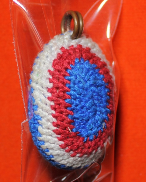 หลวงปู่เจือ วัดกลางบางแก้ว เบี้ยแก้ถักเชือกลายธงชาติ 