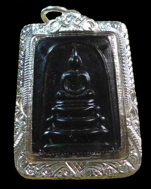 สมเด็จขาโต๊ะหลวงพ่ออุ้น เนื้อแร่เขาพรหมชะแง้ ปี 2532 / เลี่ยมเงิน