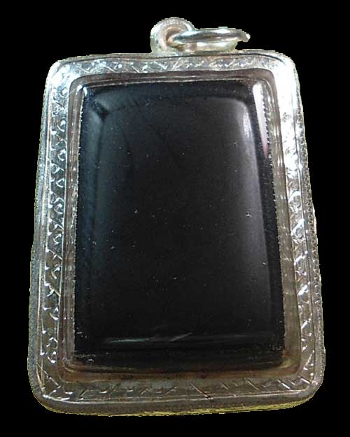 สมเด็จขาโต๊ะหลวงพ่ออุ้น เนื้อแร่เขาพรหมชะแง้ ปี 2532 / เลี่ยมเงิน