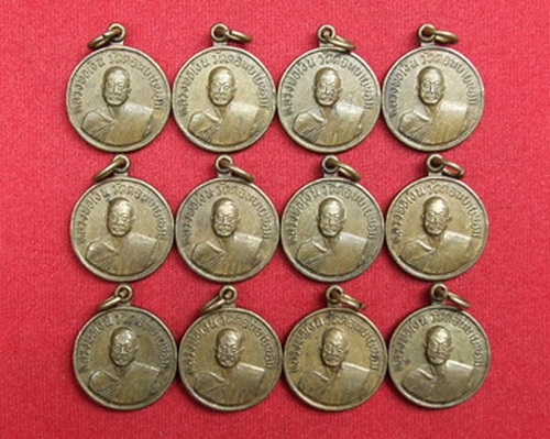 เหรียญ ล.พ.เงิน วัดดอนยายหอม นครปฐม สร้างอุโบสถวัดโคกช้าง ปี 2507 จำนวน 12 เหรียญ สภาพสวย