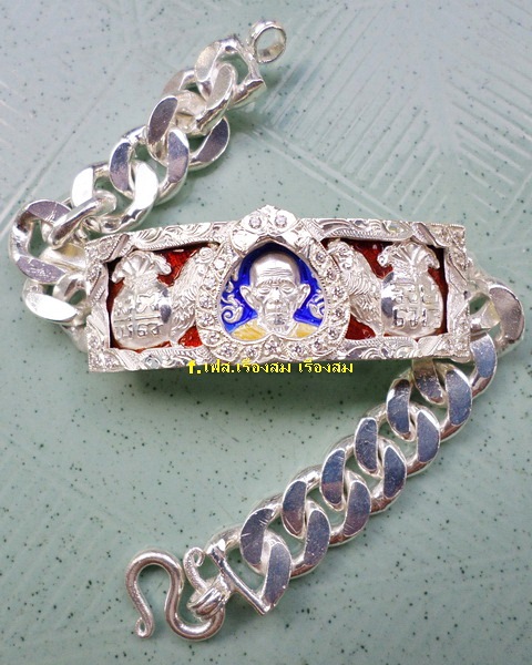 เลสหลวงพ่อรวย วัดตะโก ๔ บาทลงยา เลี่ยมเงินหุ้มฝังปี๕๗ รุ่นไตรมาส๙๓ เข้าแถวจำกัดจำนวนเช่าครับ ป้ายแดง