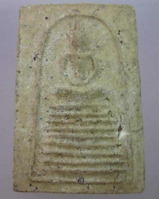 พระสมเด็จไม่ทราบที่ ฝังตะกรุด ครับ องค์ค่อนข้างใหญ่