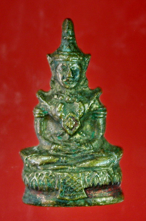 พระแก้วมรกตทรงเครื่องฤดูร้อน พิมพ์ปั๊ม ออกวัดท่าแพ ปี2504 พ่อท่านคล้ายปลุกเสก