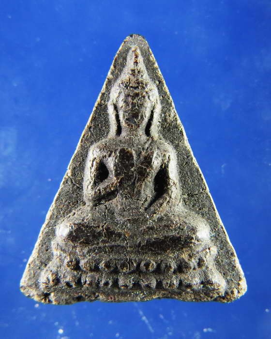 พระนั่งบัว พิมพ์สามเหลี่ยม เนื้อผงใบลาน หลวงพ่อเงิน วัดดอนยายหอม 